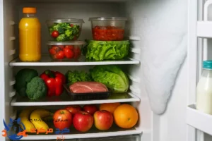یخچال خانگی با مواد غذایی داخل و برفک جزئی